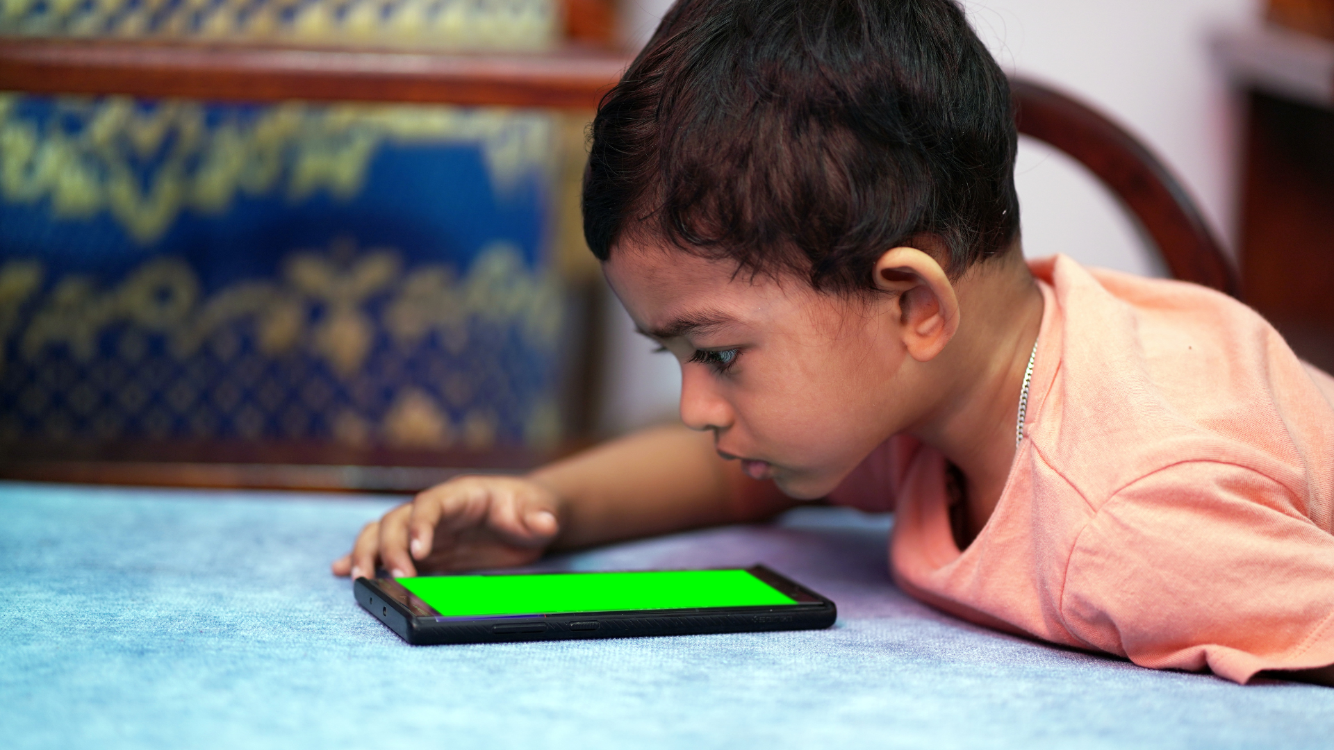 Navigating Screen Time and Autism: Healthy Habits for Summer Break